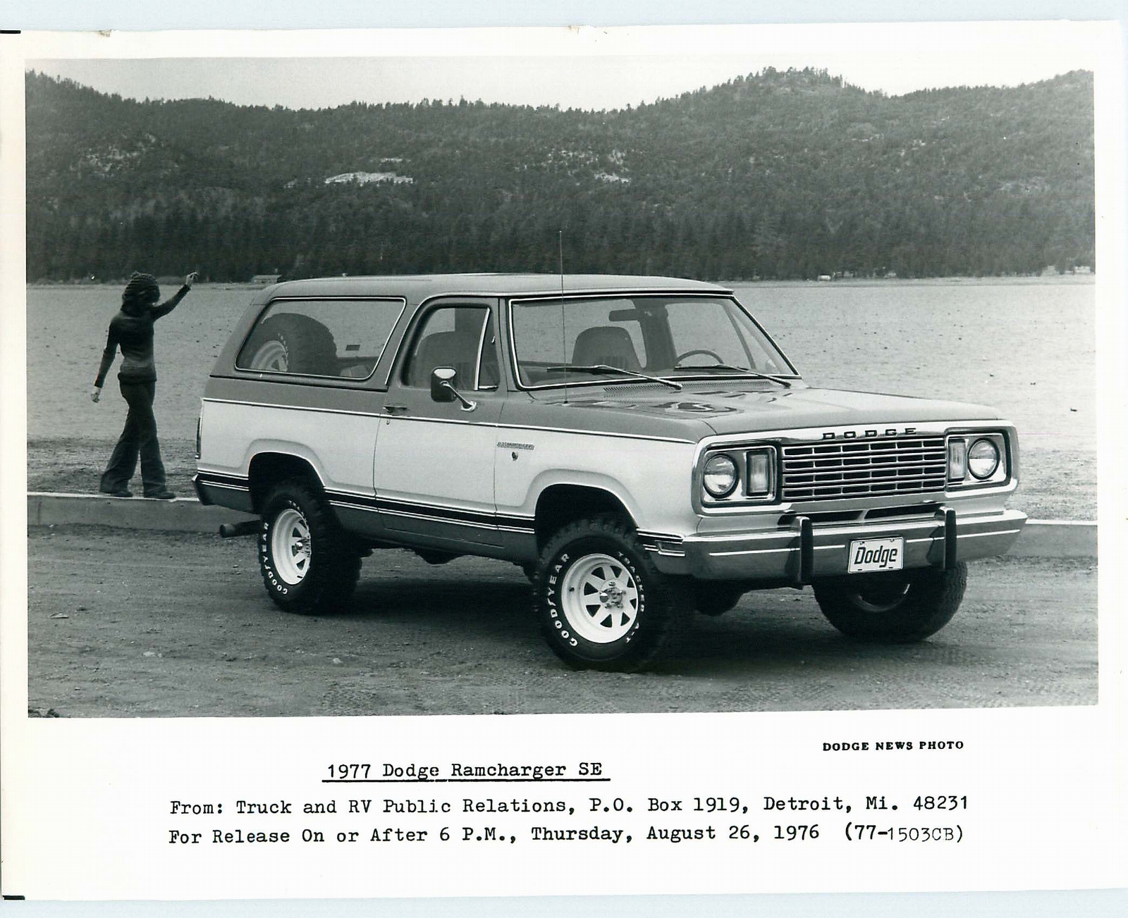 n_1977 Dodge Ramcharger PR Photo-03.jpg